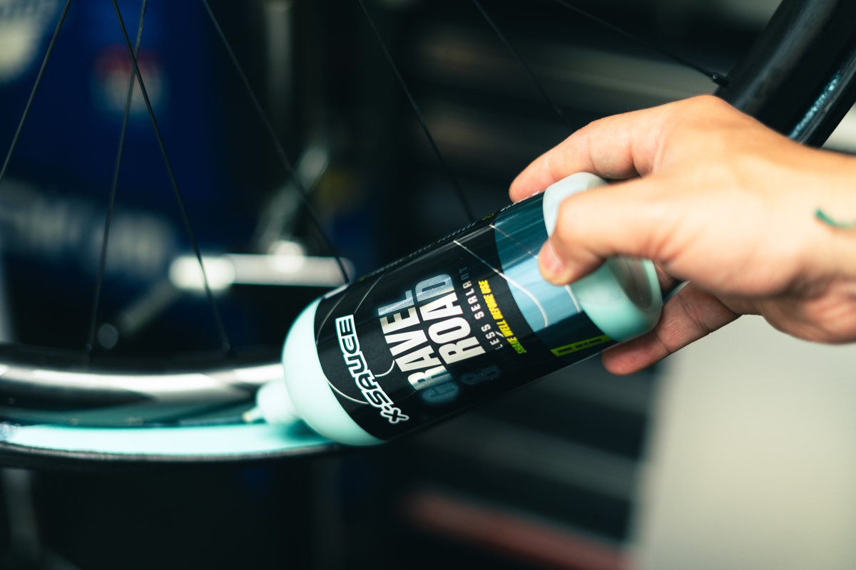 LÍQUIDO SELLANTE GRAVEL & ROAD 500ml (ALTAS PRESIONES)